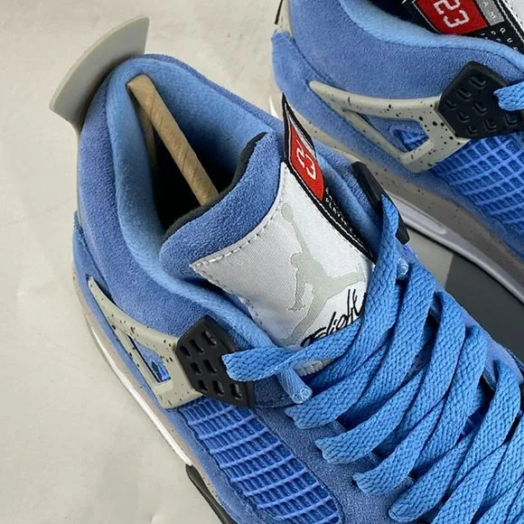 Air Jordan 4 Retro SE University Blue Sneakers - Picture 7 of 10